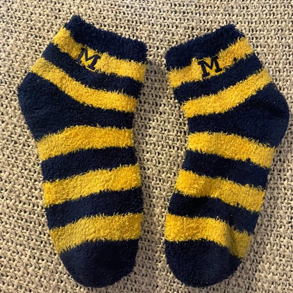 UNIVERSITY OF MICHIGAN - Fuzzy Socks Blue and Yellow with School Logo (Sm/Med) - Picture 1 of 3